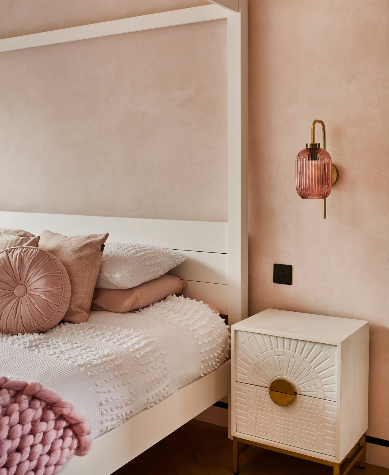 Projects Featuring Tadelakt